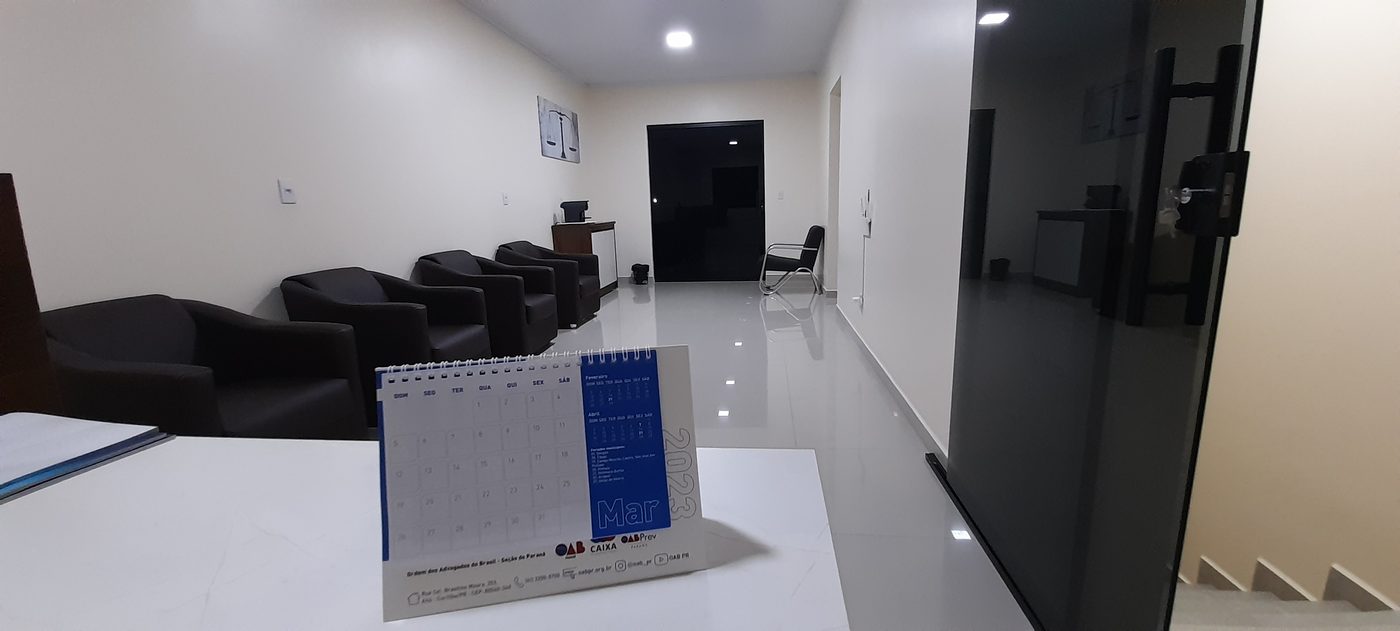 Sala de espera do escritório de advocacia em Candói/PR, onde o Dr. Dario recebe os clientes